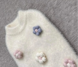 Sweter dla psa lub kota z kwiatami DREAM kremowy